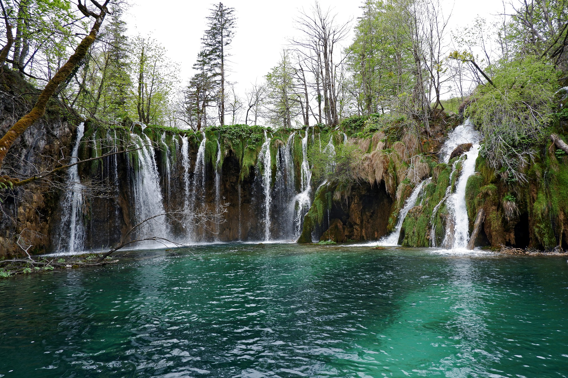 Плитвицкие озера фото plitvice-lakes-national-park- Marija Korotaj from Pixabay tmf-dialogue